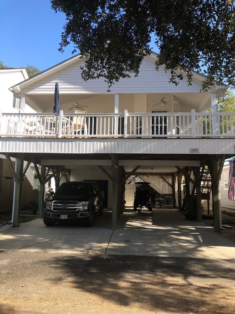 OceanLakes Family Campground Beach house 3 blocks from the Ocean. Sleeps 8