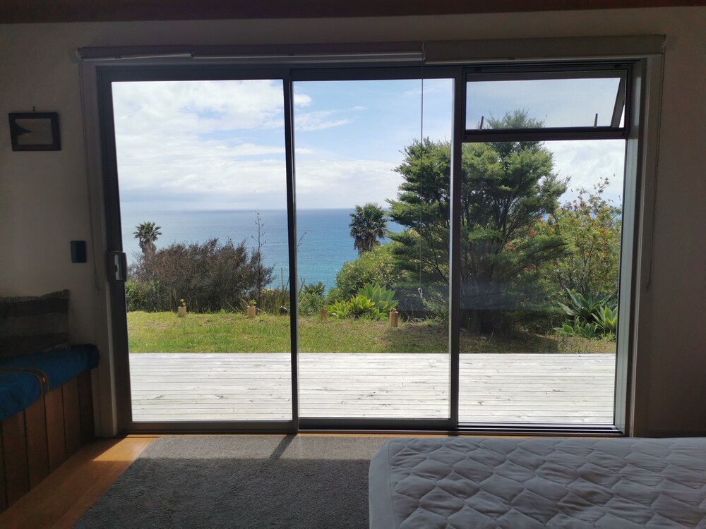 Stunning Eco Cabin with views of full stretch of 90 Mile Beach and