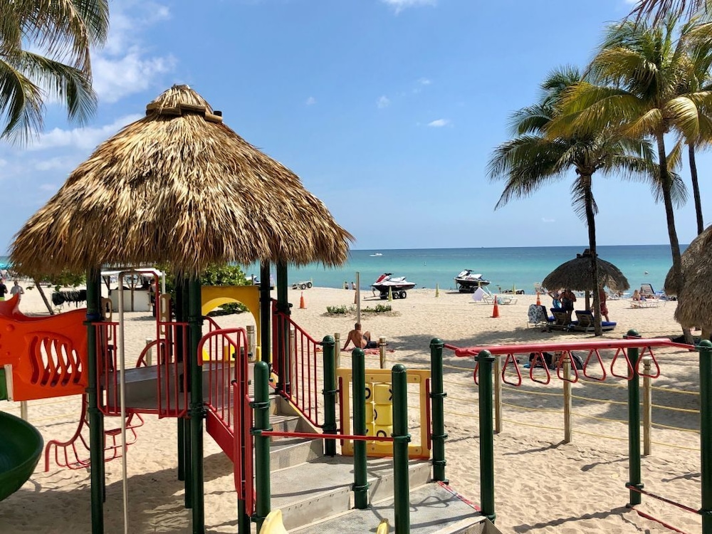 RIGHT ON THE BEACH! 2 SPACIOUS UNITS AND POOL!