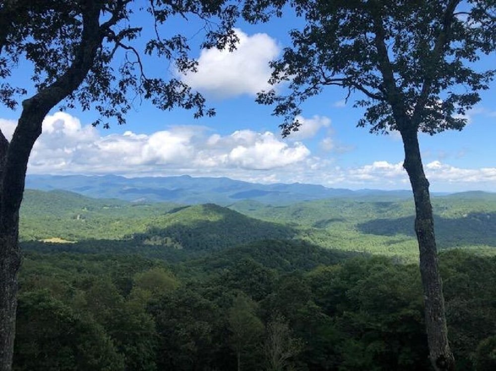 Remote Rustic Cabin with amazing mountain views