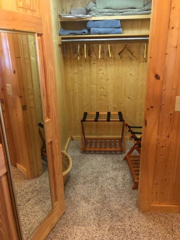 Remote Rustic Cabin with amazing mountain views