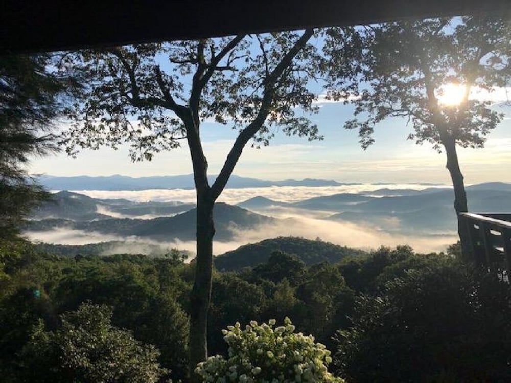 Remote Rustic Cabin with amazing mountain views