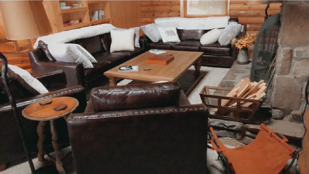 Remote Rustic Cabin with amazing mountain views