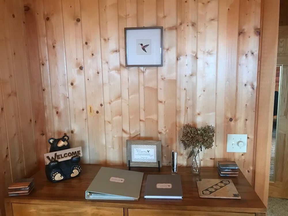 Remote Rustic Cabin with amazing mountain views