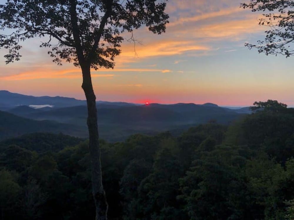 Remote Rustic Cabin with amazing mountain views