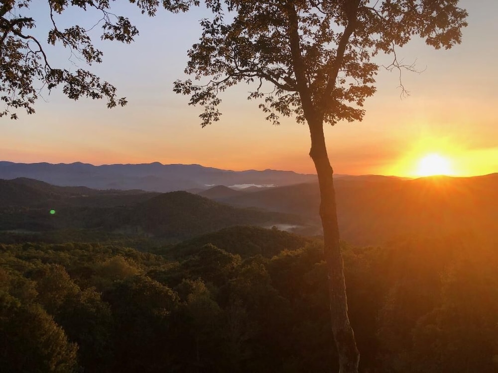 Remote Rustic Cabin with amazing mountain views