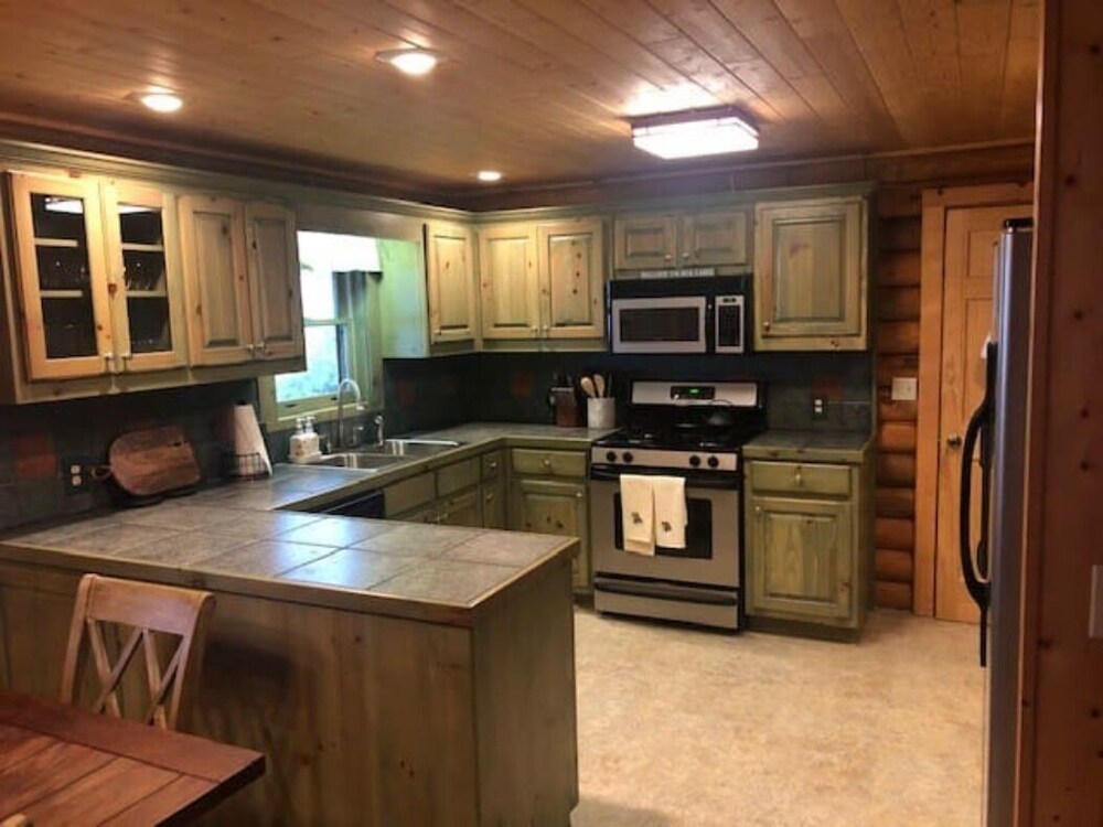 Remote Rustic Cabin with amazing mountain views