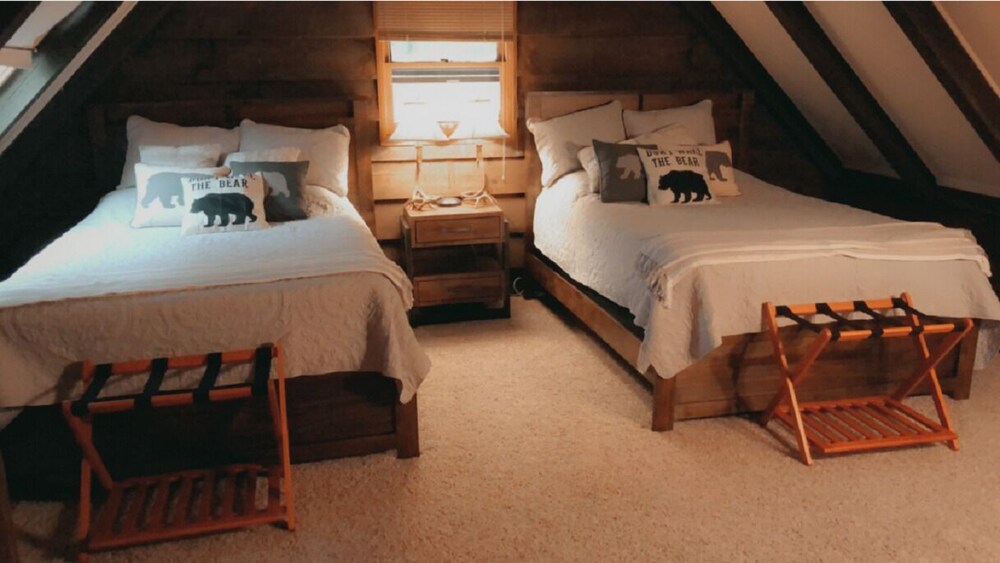 Remote Rustic Cabin with amazing mountain views