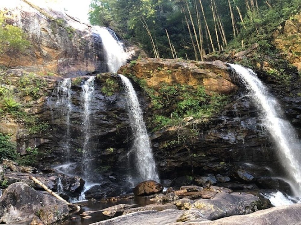 Remote Rustic Cabin with amazing mountain views
