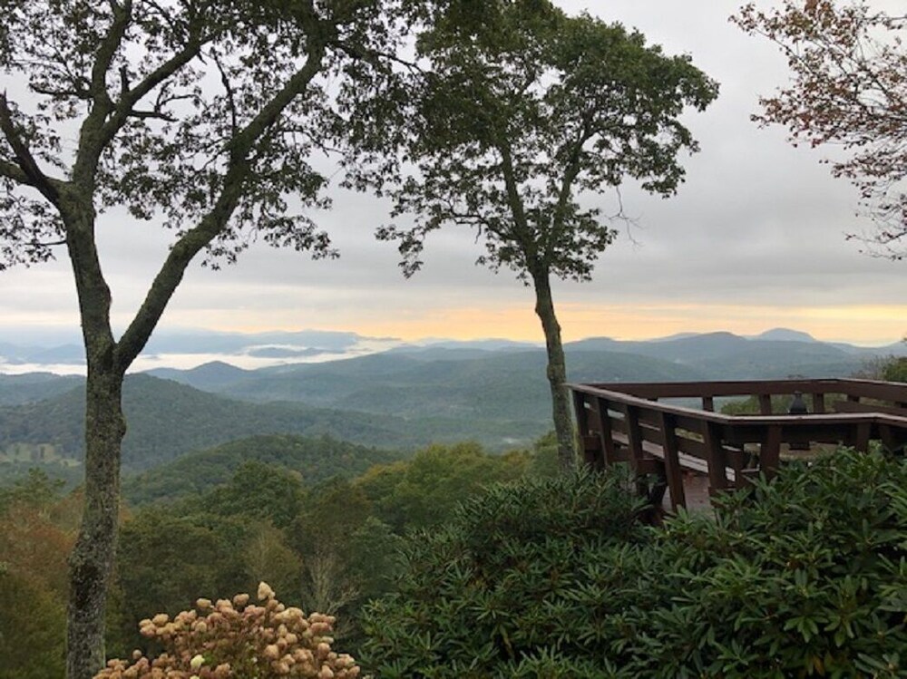 Remote Rustic Cabin with amazing mountain views