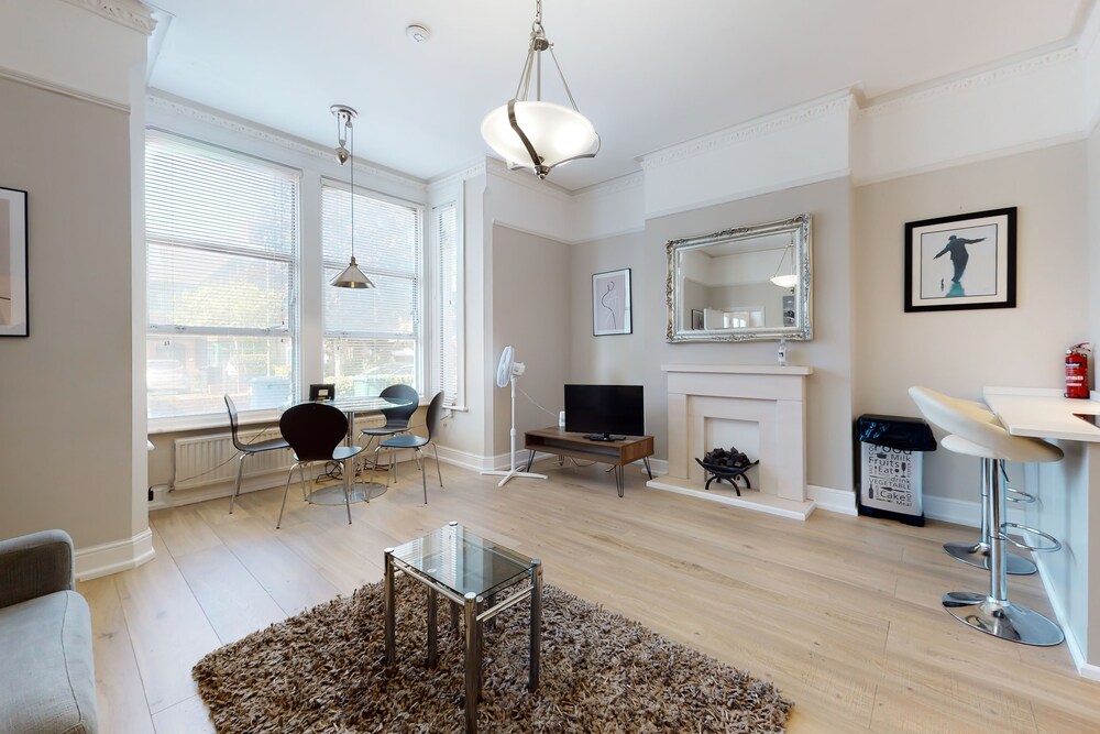 Modern 1 Bedroom Flat in Hendon near to Middlesex University w/ free