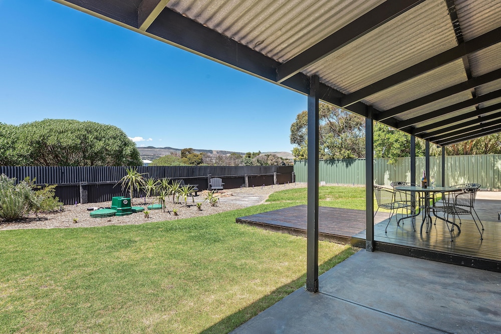 Black Pearl Aldinga Beach Flaunting Industrial Chic Design With A Colourful Flair In Adelaide Hotel Rates Reviews On Orbitz