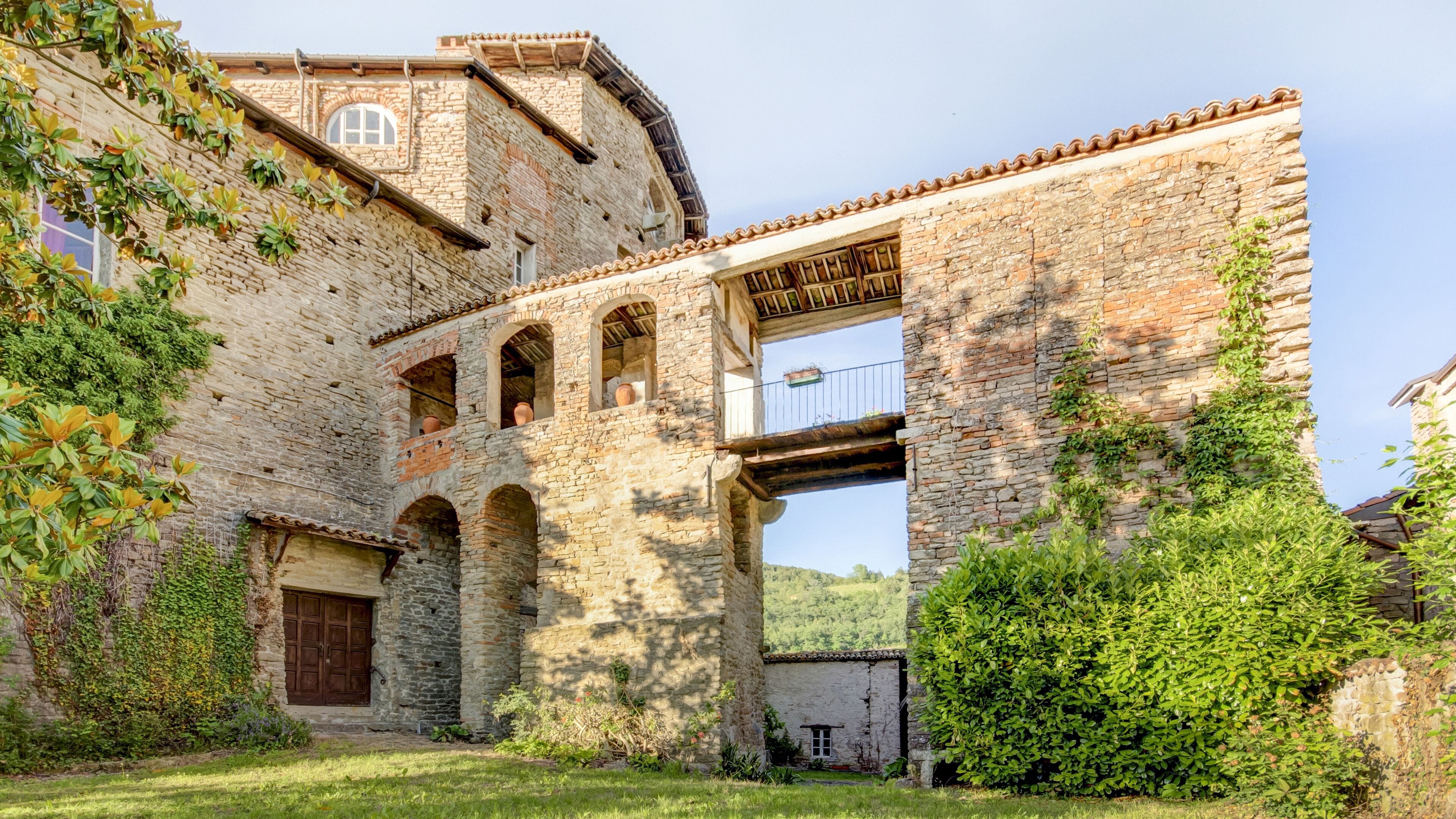Italianway - Castello di Borgomale in Borgomale, Italy
