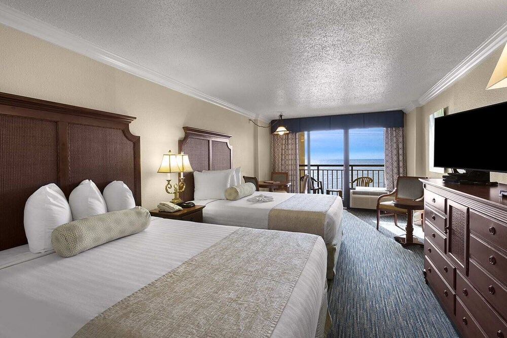 Holiday Inn –“At the Pavilion" Access to ALL AMENITIES!