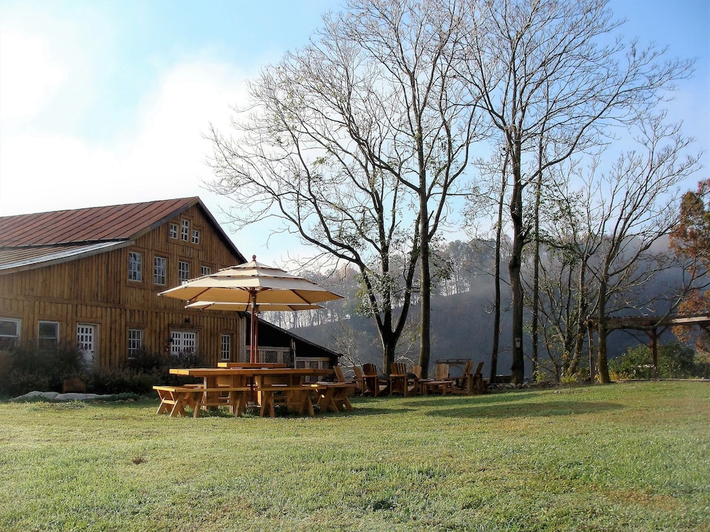 The Creamery: Breathtaking views & cozy studio!