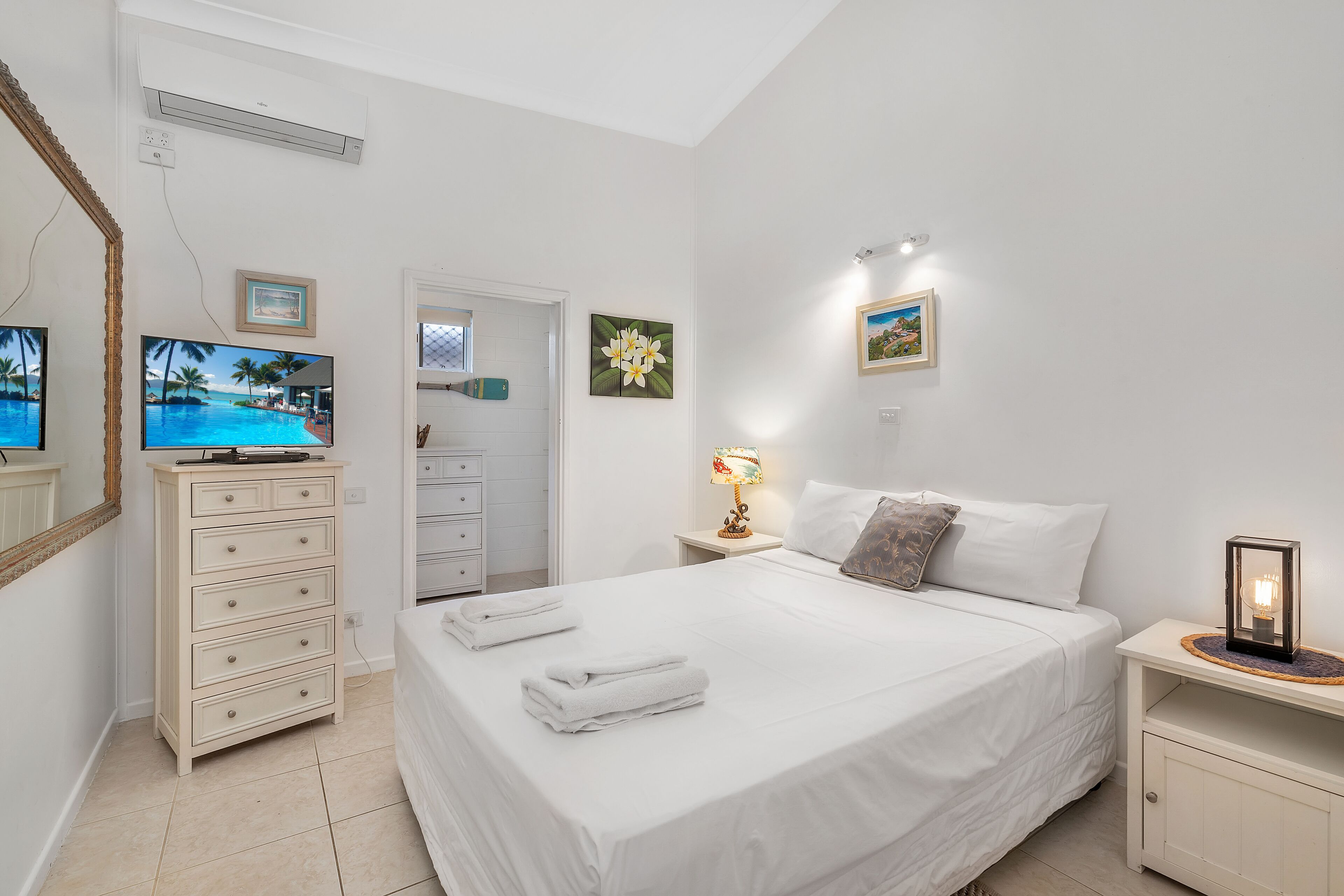 4 Bedroom Beach House With Fabulous Ocean Views at Holloways Beach, Cairns