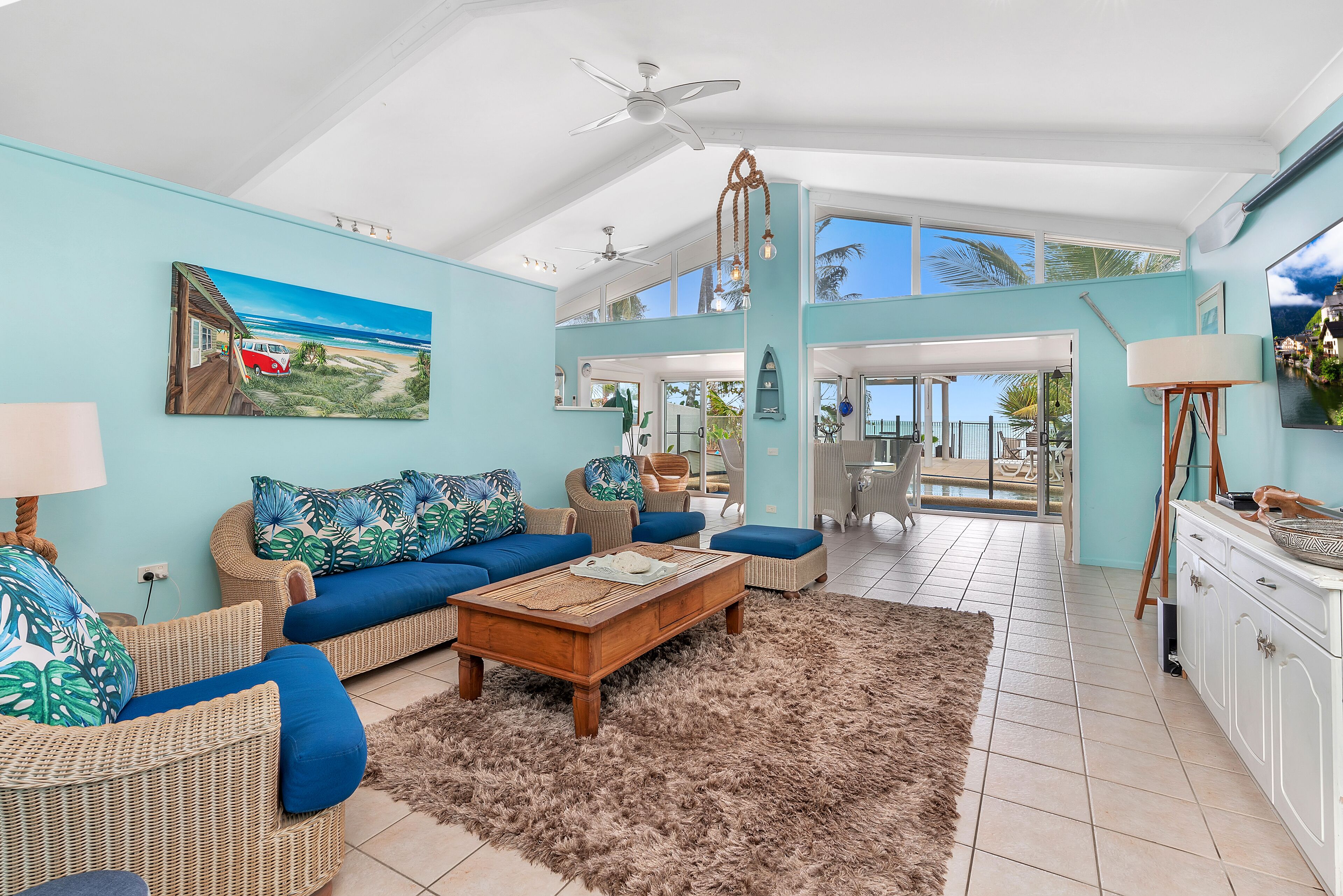 4 Bedroom Beach House With Fabulous Ocean Views at Holloways Beach, Cairns
