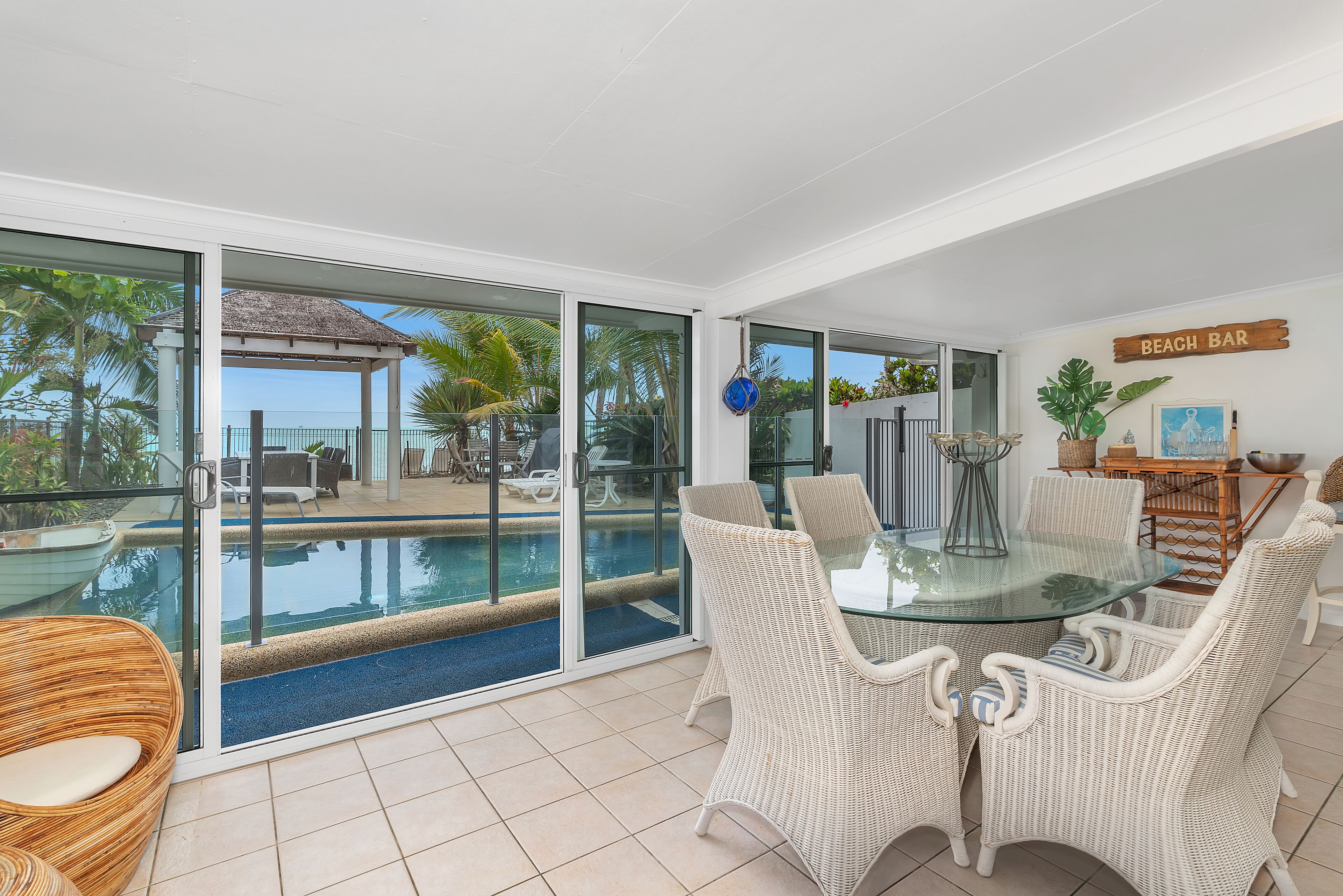 4 Bedroom Beach House With Fabulous Ocean Views at Holloways Beach, Cairns