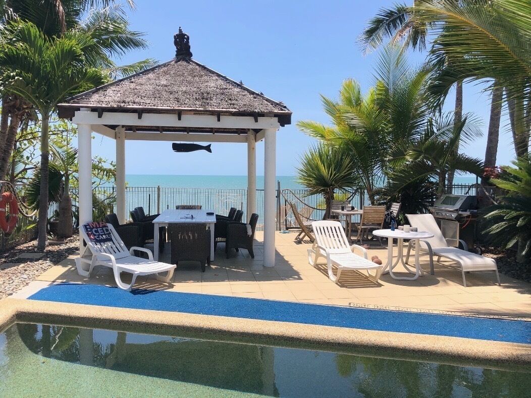 4 Bedroom Beach House With Fabulous Ocean Views at Holloways Beach, Cairns