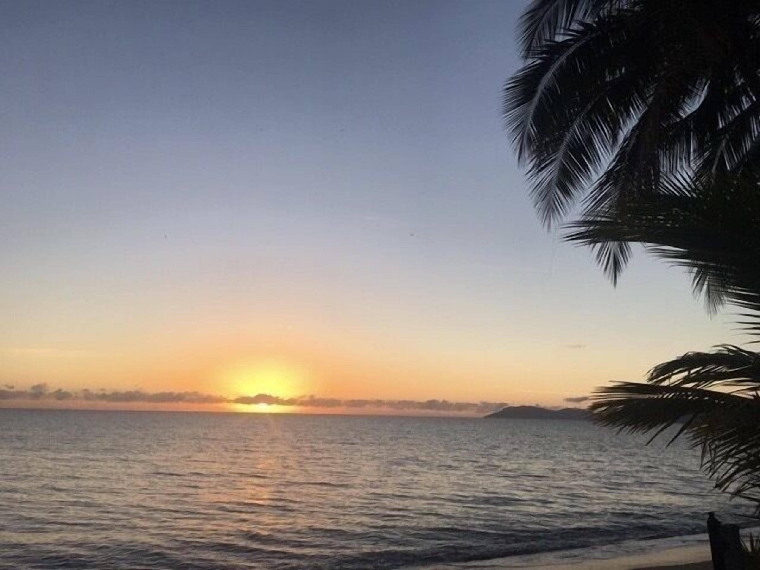 4 Bedroom Beach House With Fabulous Ocean Views at Holloways Beach, Cairns