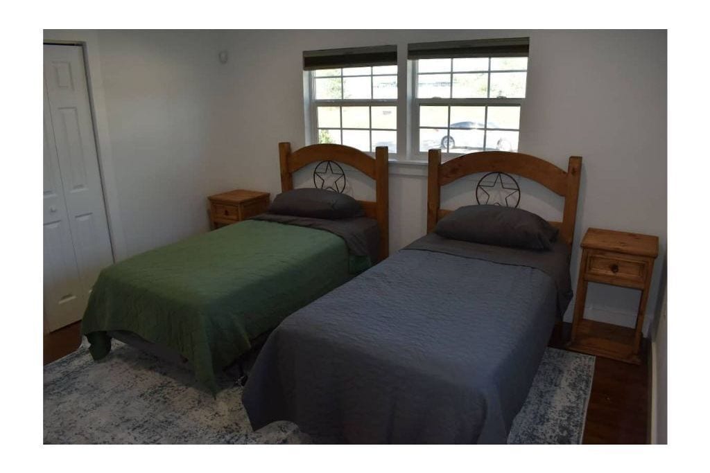 Spacious Home on 1/3 Acre Lot in Sweetwater, United States