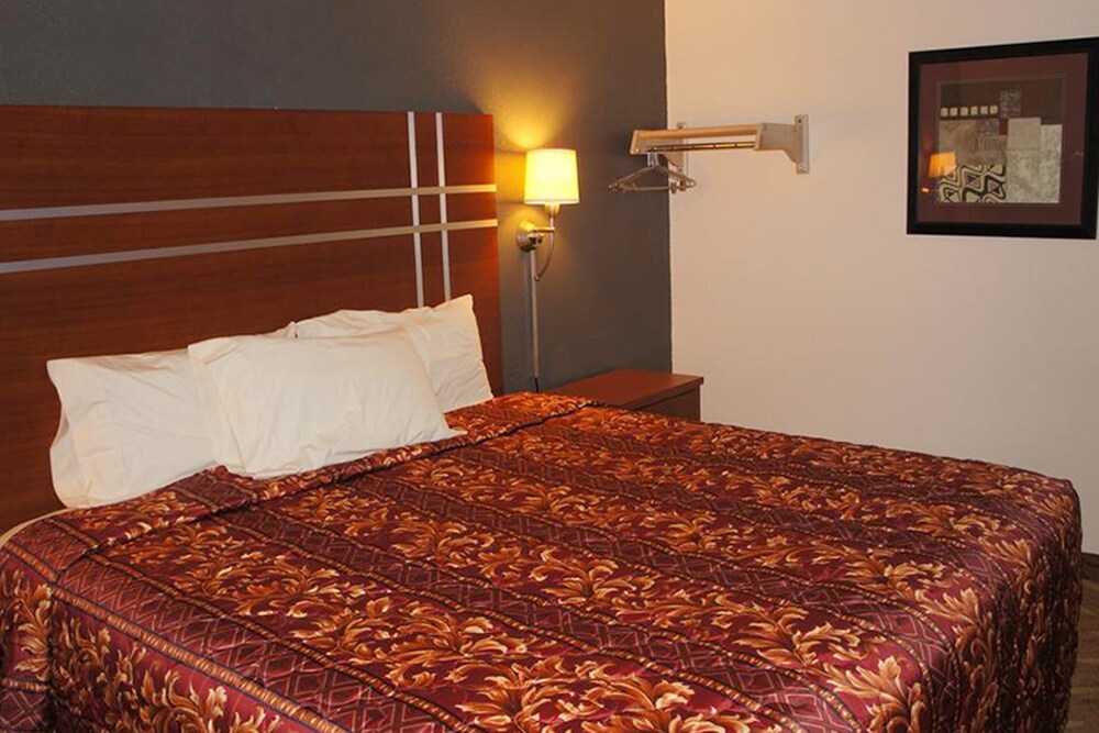 Coratel Inn & Suites Waite Park - 1 King Bed Non-Smoking