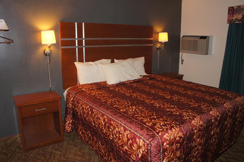 Coratel Inn & Suites Waite Park - Comfort 1 King Bed Non-Smoking