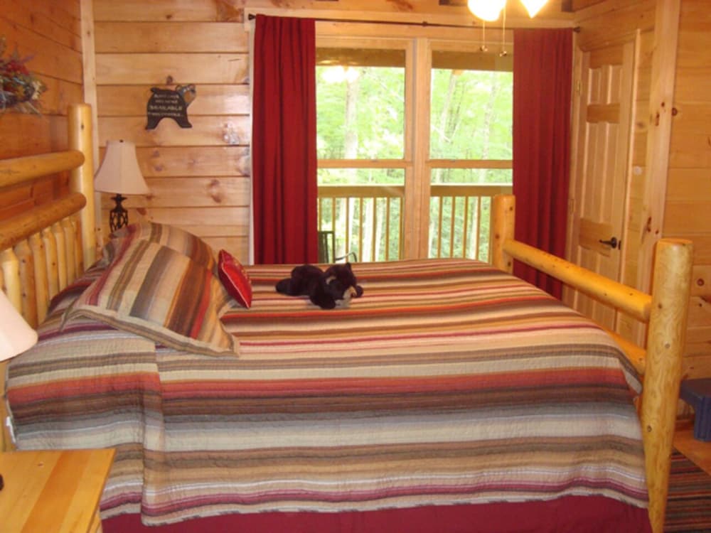 The Blackbear 4 Bed Log Cabin With Loft And Cathedral Ceilings In Beckley Hotel Rates Reviews On Orbitz