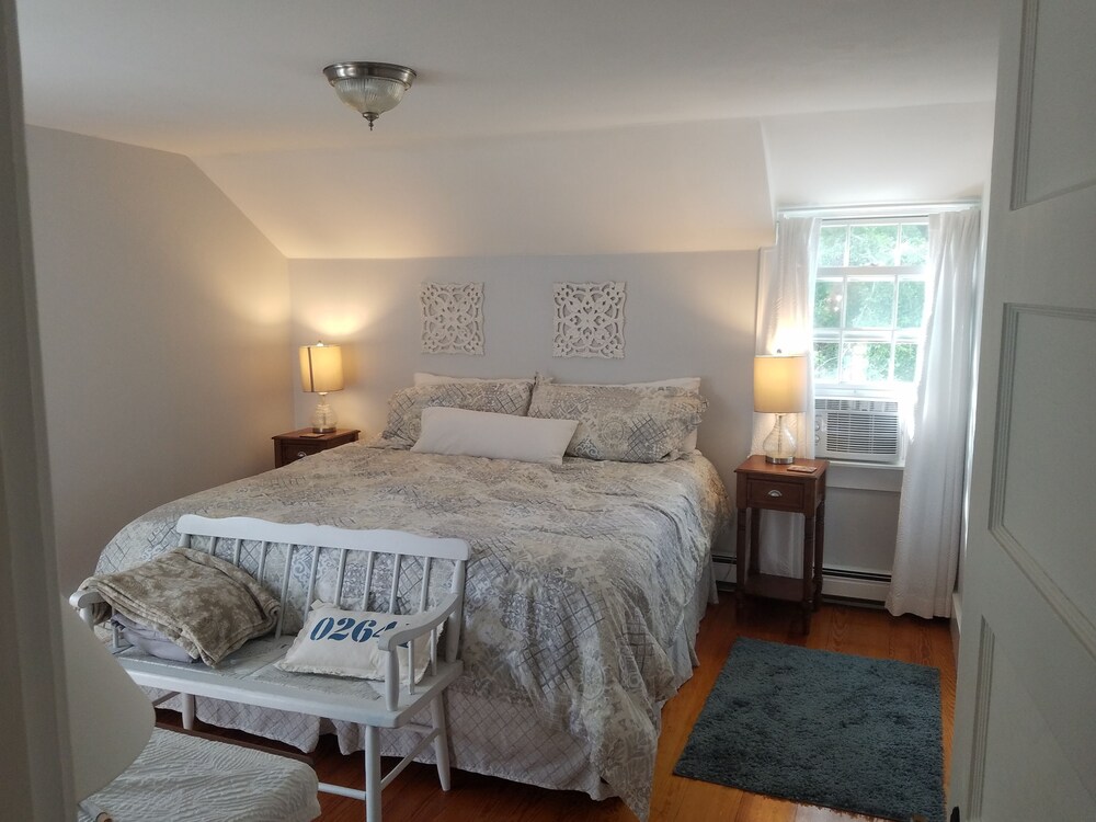 Quivet Neck Beauty walk to coveted Sea Street Beach!! East Dennis