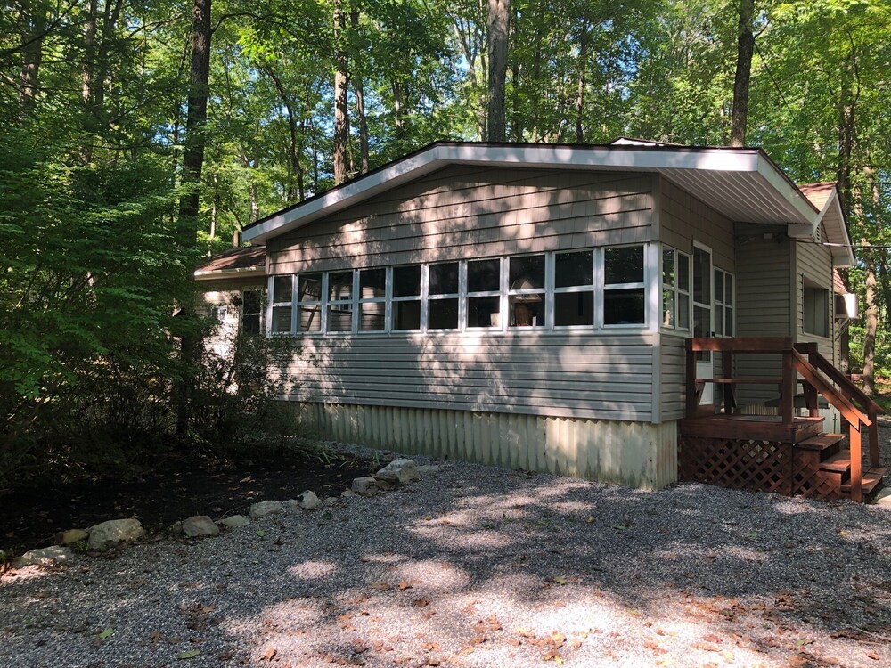 Sawmill Lane Cottage:  Family friendly spot in the woods at the base of Shade Mt