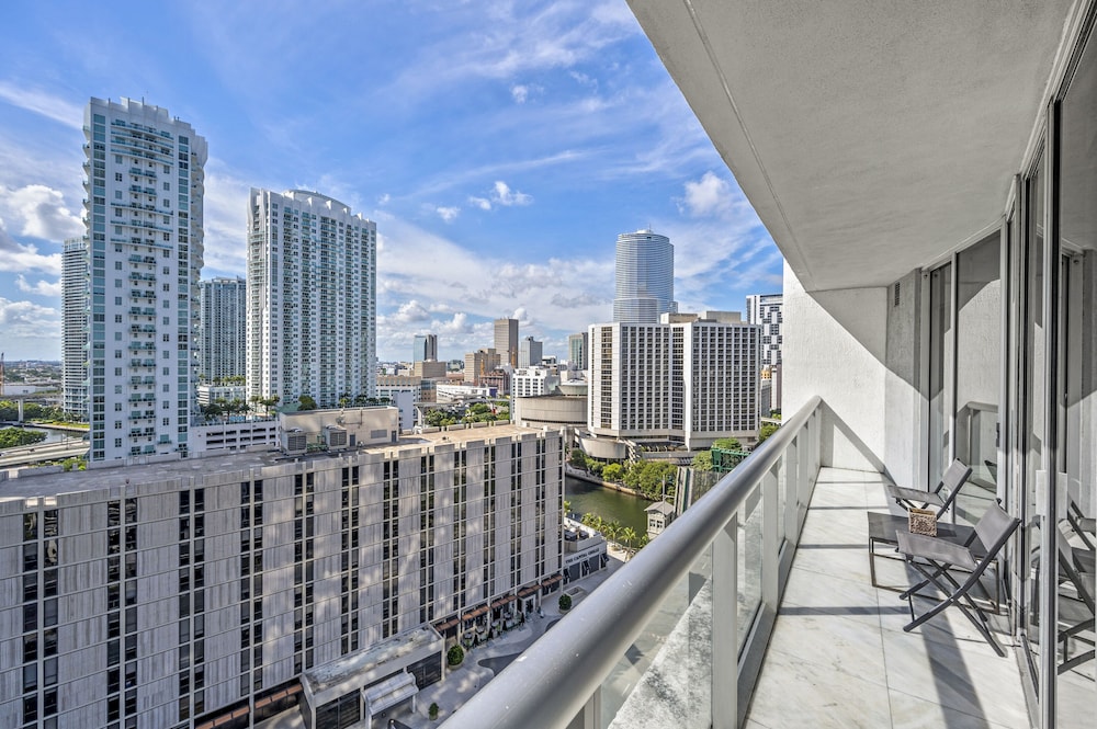 *ICON W BRICKELL LUXURY CONDO - FREE SPA *