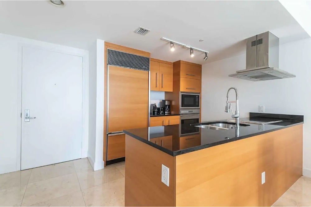 *ICON W BRICKELL LUXURY CONDO - FREE SPA *