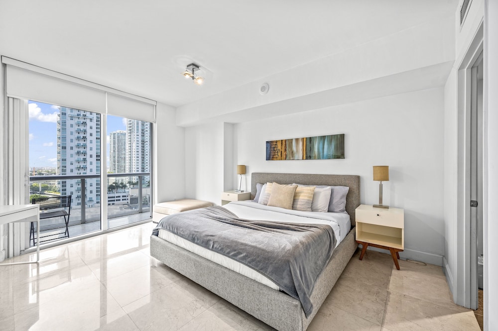 *ICON W BRICKELL LUXURY CONDO - FREE SPA *