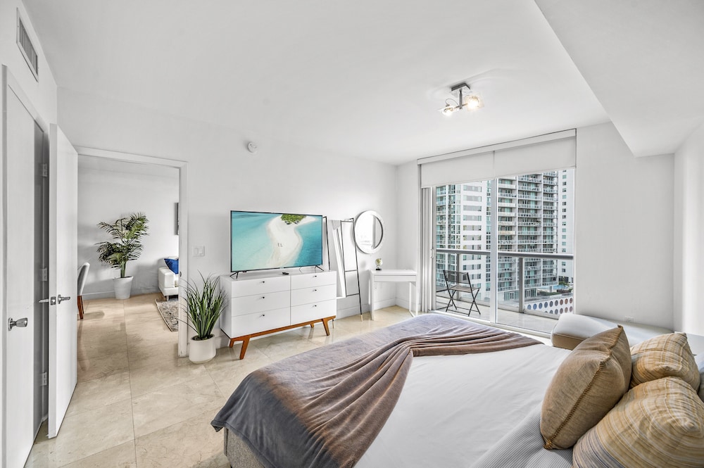 *ICON W BRICKELL LUXURY CONDO - FREE SPA *