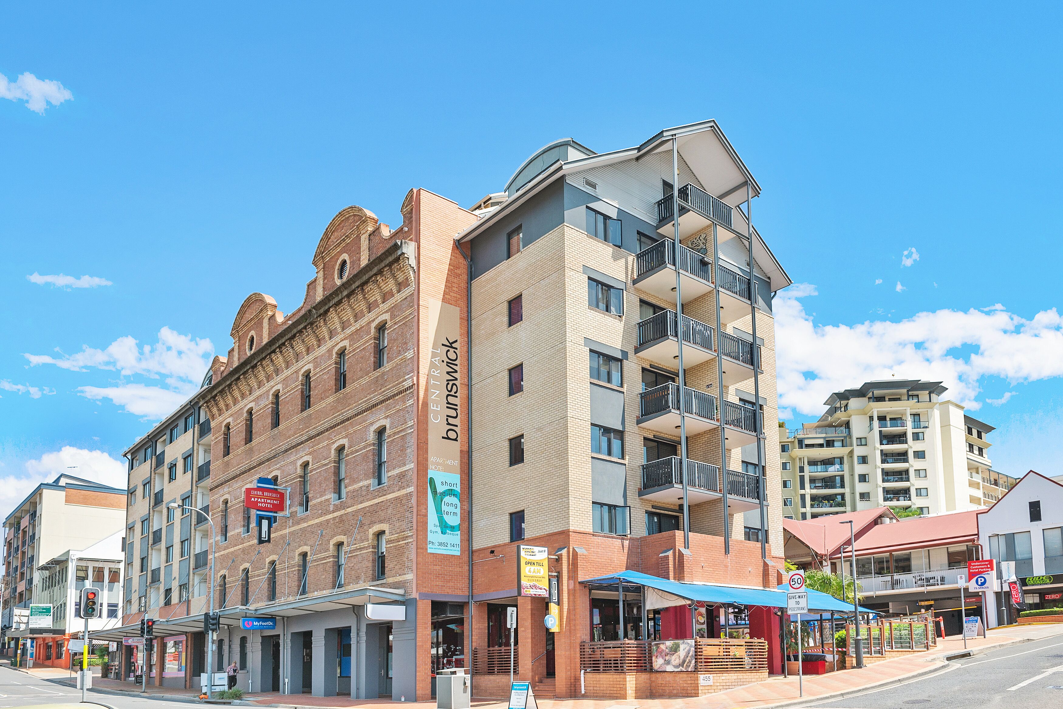 2 Seconds Toeverything! ~ 1 Bed/1 Bath /1 Car CBD Views