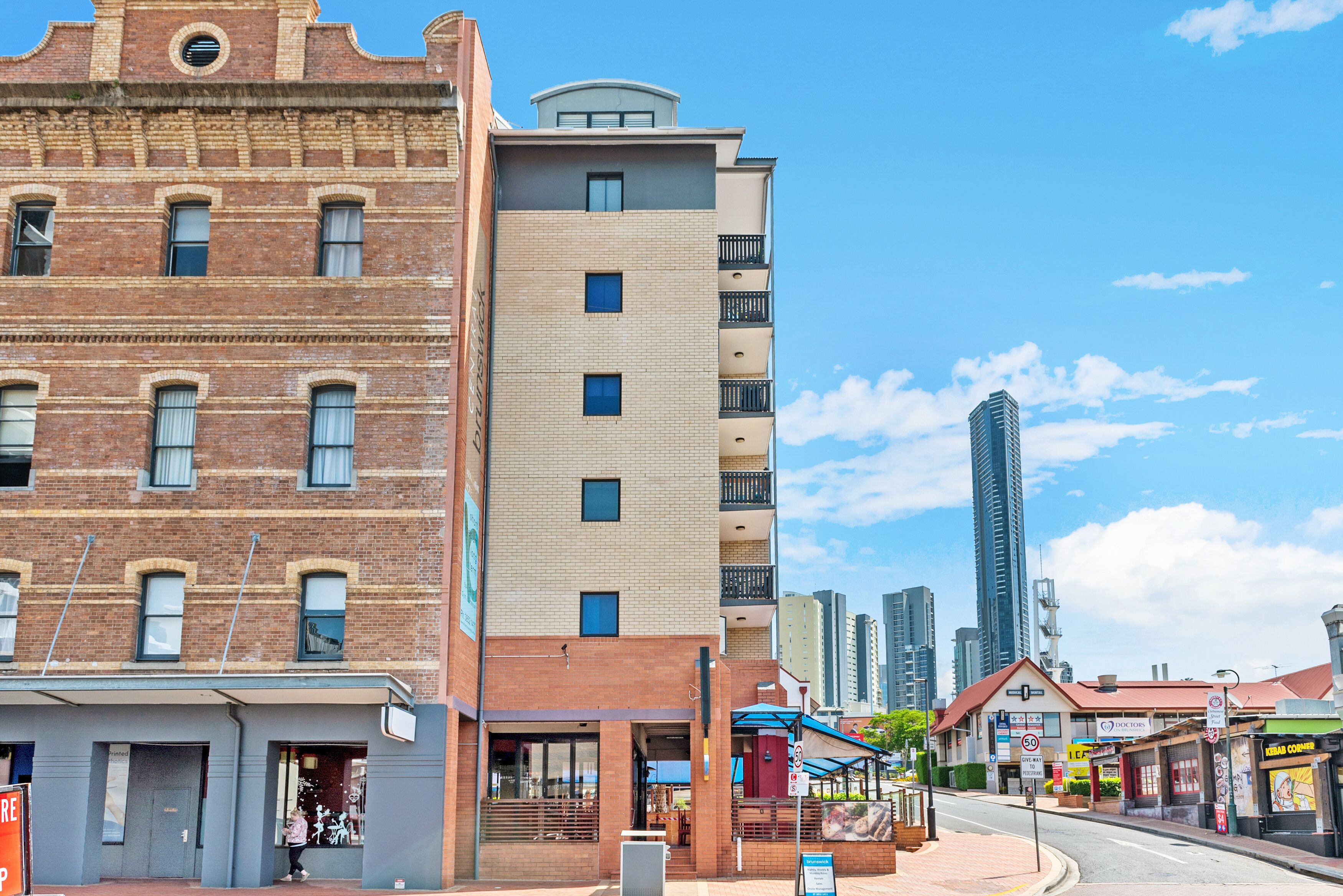 2 Seconds Toeverything! ~ 1 Bed/1 Bath /1 Car CBD Views