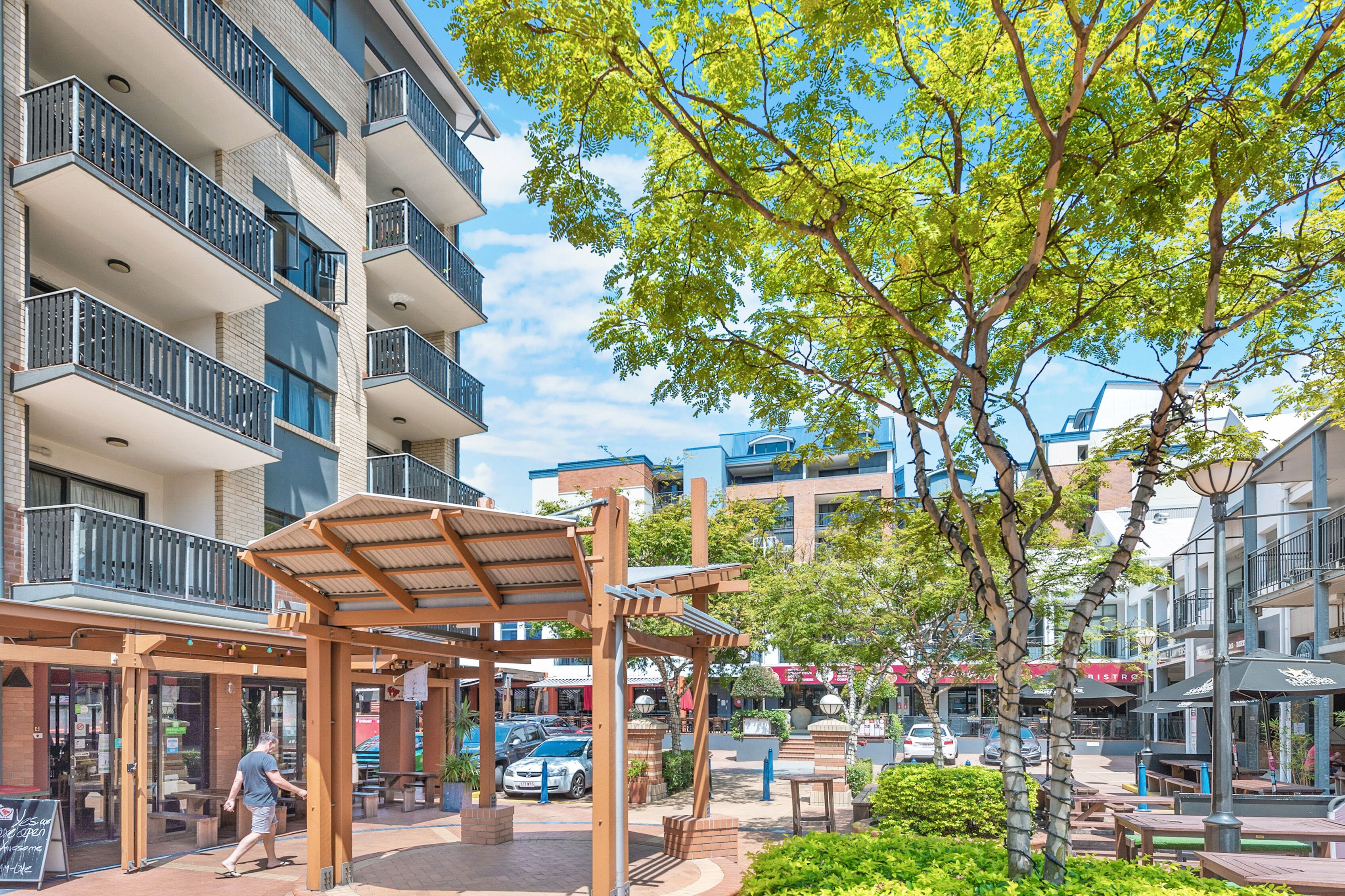 2 Seconds Toeverything! ~ 1 Bed/1 Bath /1 Car CBD Views