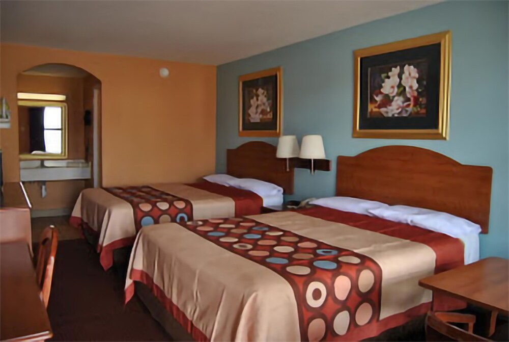 Sky Palace Inn & Suites Laredo - Deluxe 2 Queen Bed Non-Smoking