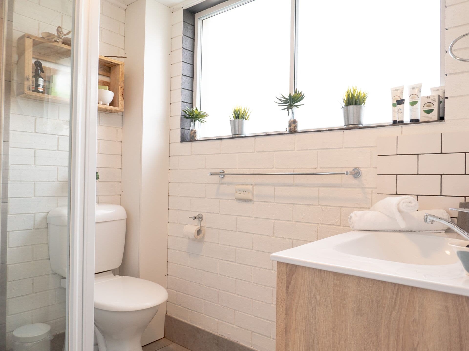 Renovated Villa With Privacy & Convenience Alike!