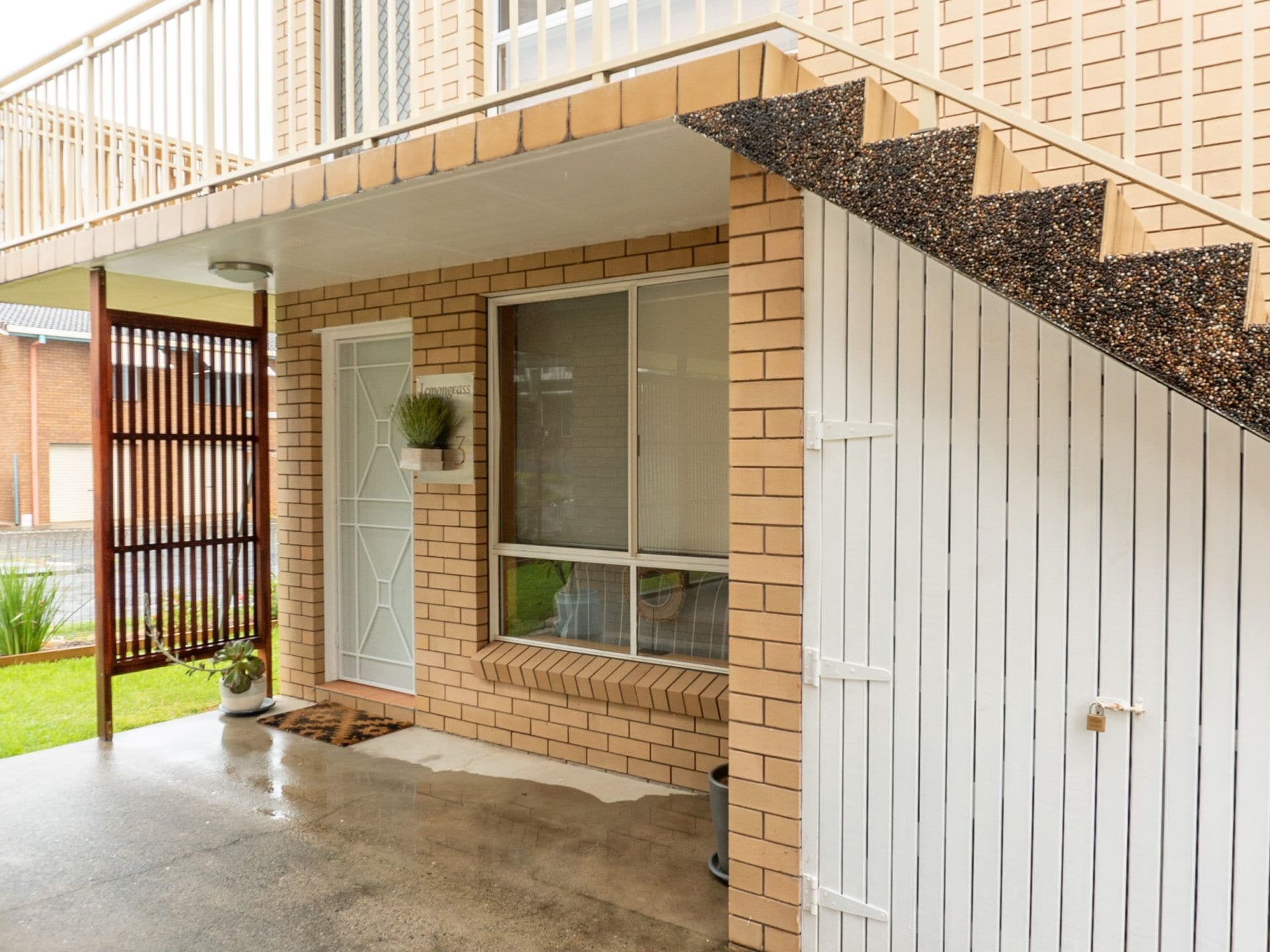 Renovated Villa With Privacy & Convenience Alike!