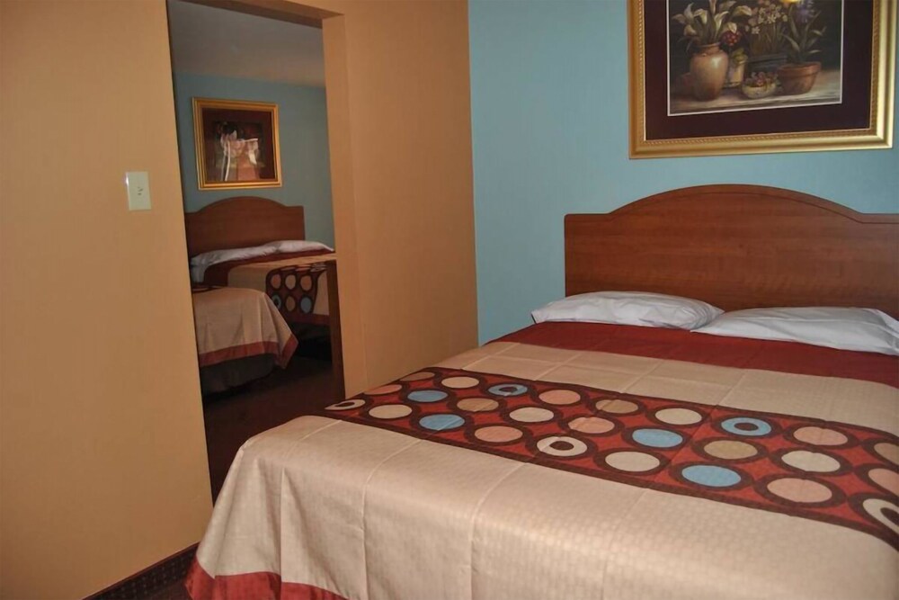 Sky Palace Inn & Suites Laredo - Comfort Suite 3 Queen Bed Smoking