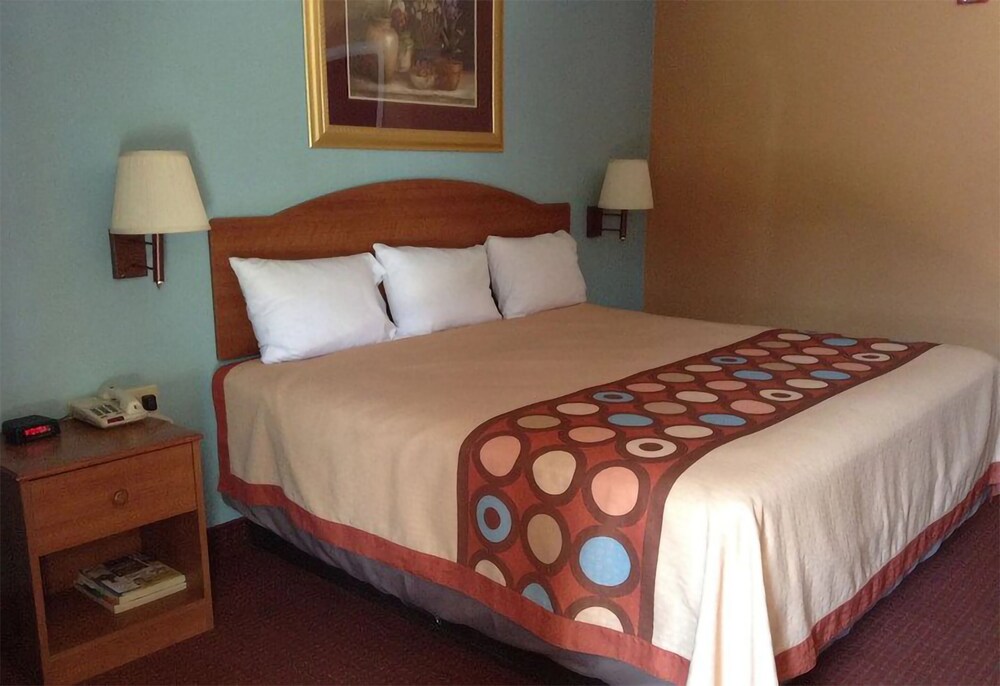 Sky Palace Inn & Suites Laredo - Executive 1 King Bed Non-Smoking