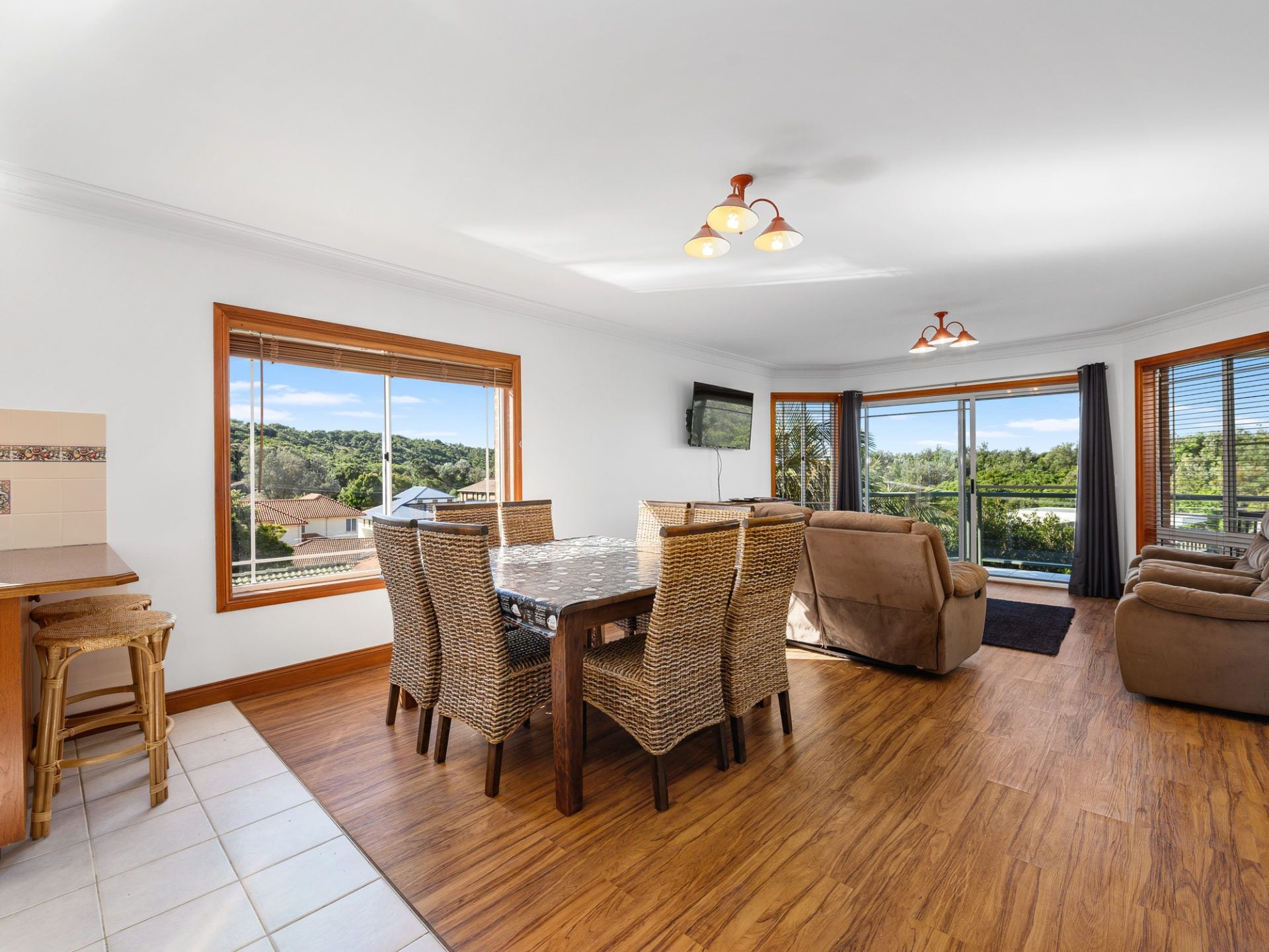 Spacious Three Bedroom Apartment Located Beachside