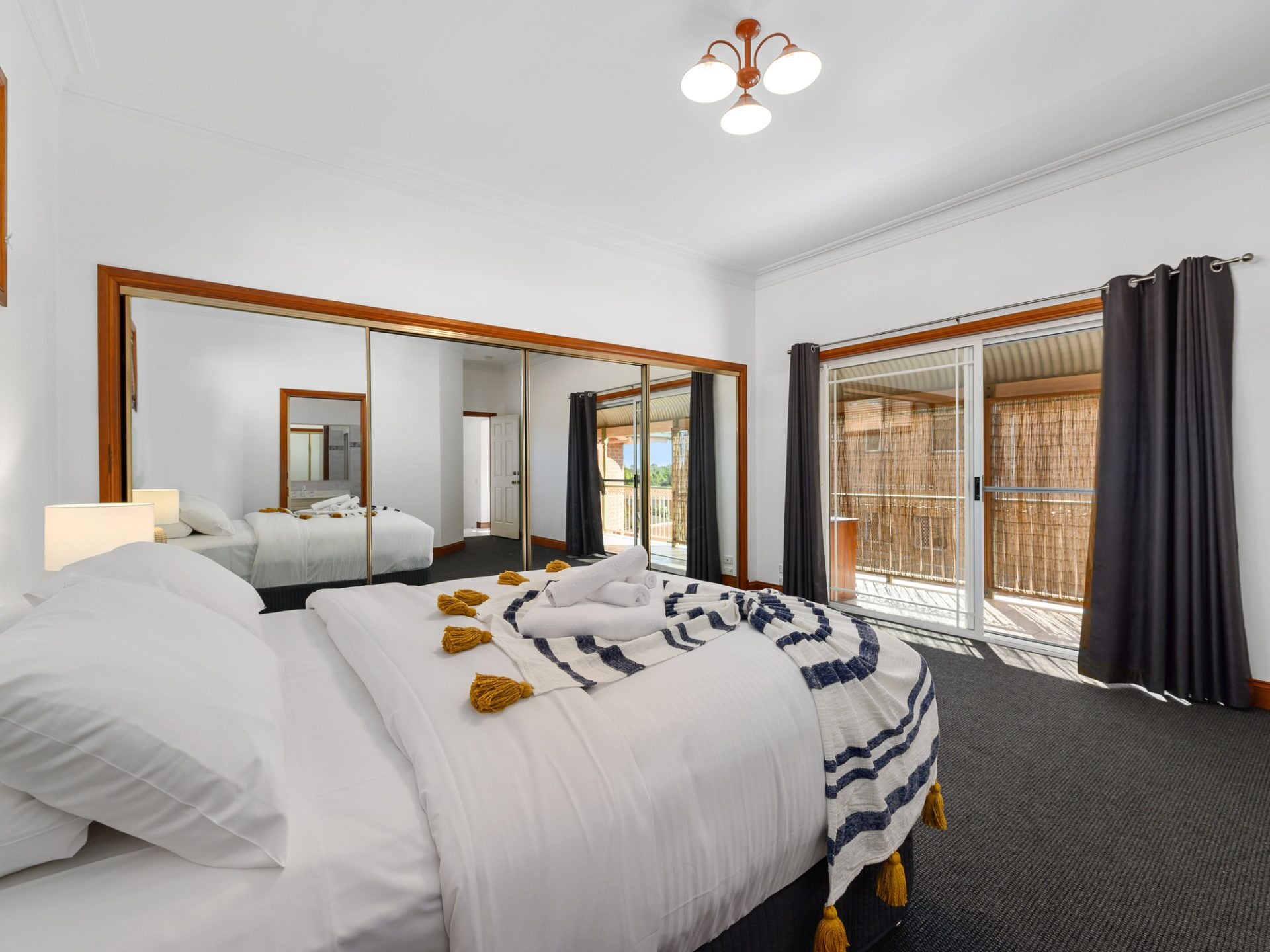 Spacious Three Bedroom Apartment Located Beachside