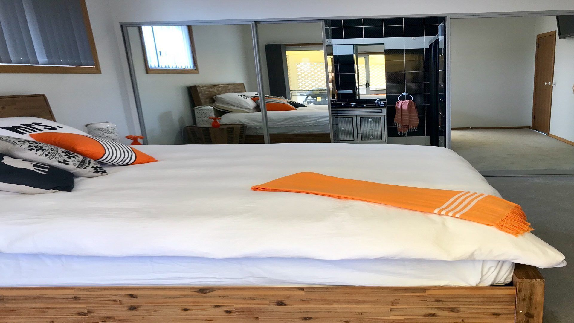 Townhouse 2 Minutes From the Beach!