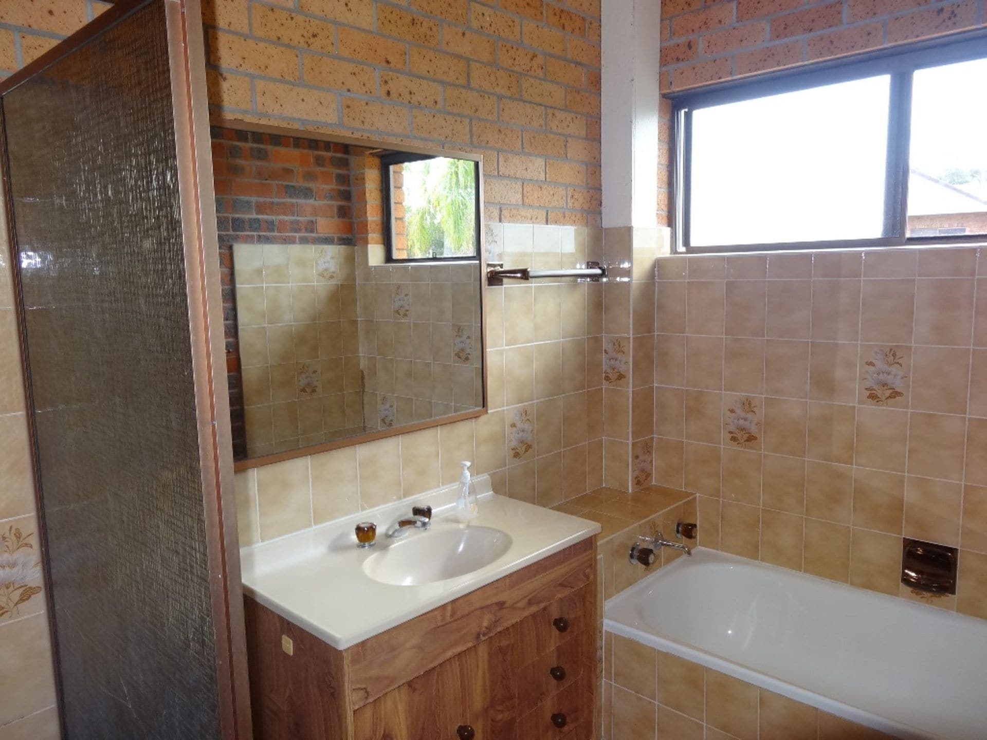 Sawtell, Unit, Garage,