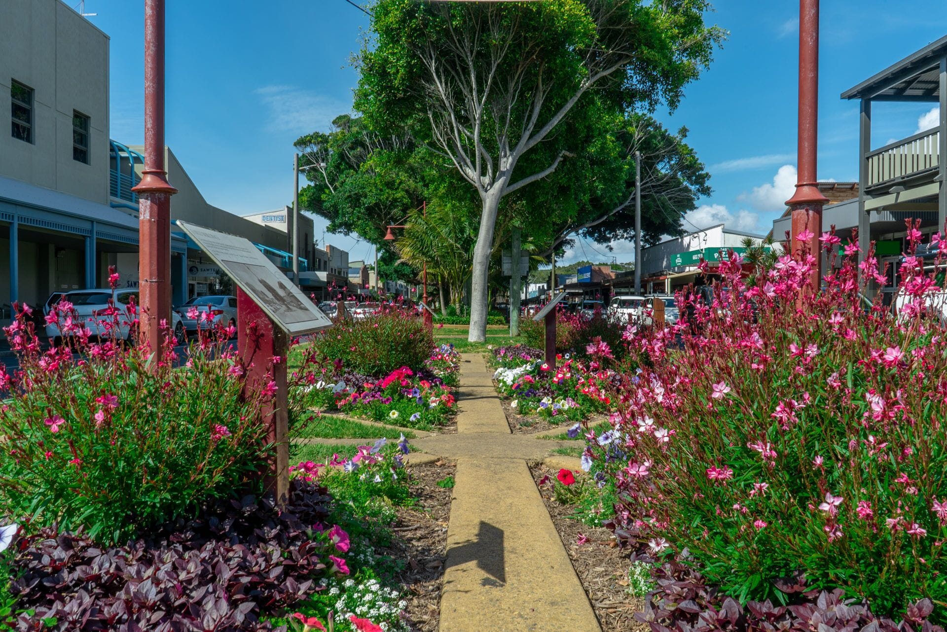 A 2 Minute Walk to the Main Street of Sawtell! Linen Included