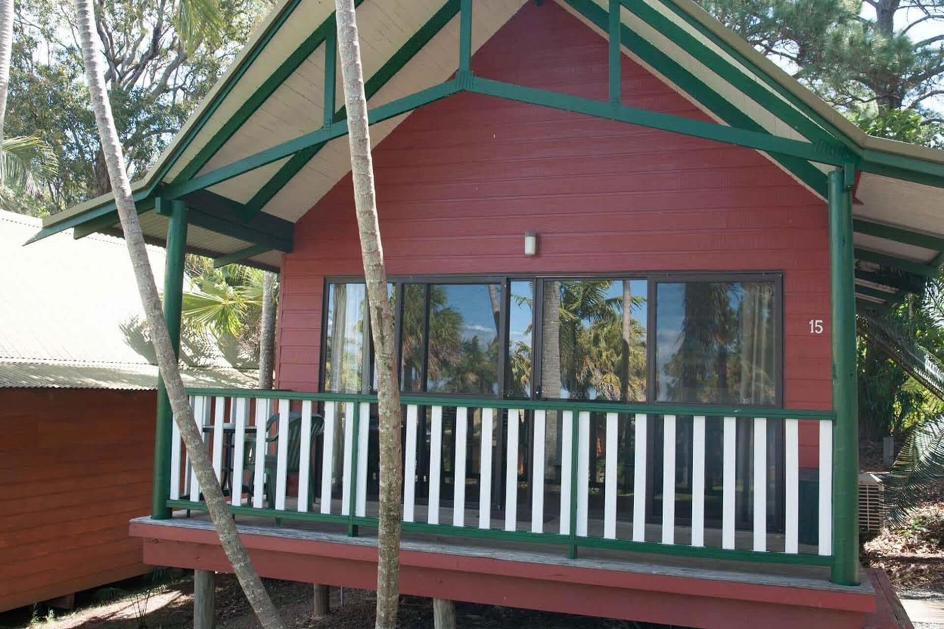 Korora Palms - Self Contained Bure in Paradise Palms Resort