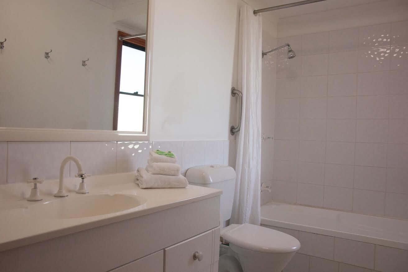 Korora Palms - Spacious Bure in Paradise Palms Resort