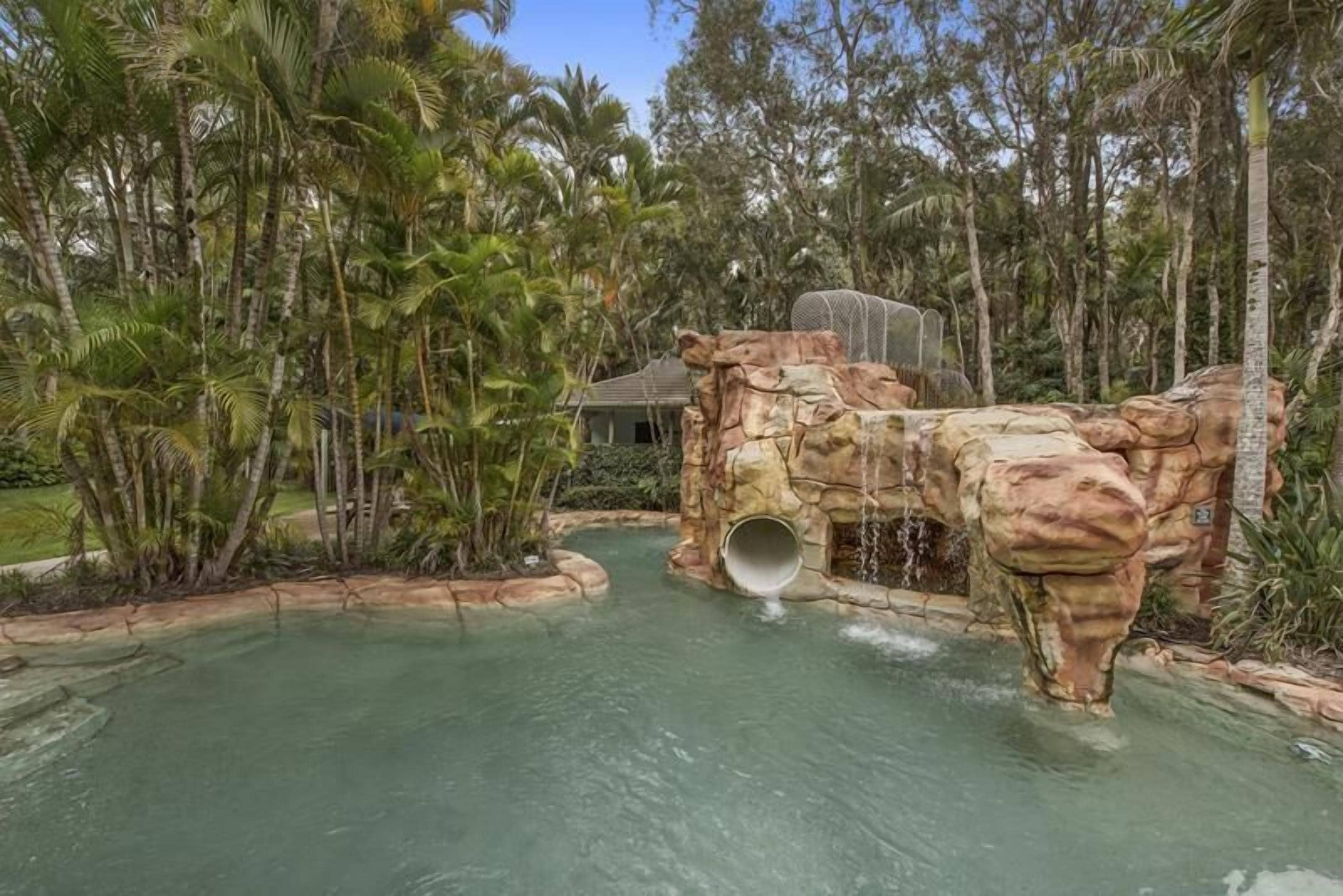 Beautiful Spa Suite in Aanuka Beach Resort in Coffs Harbour